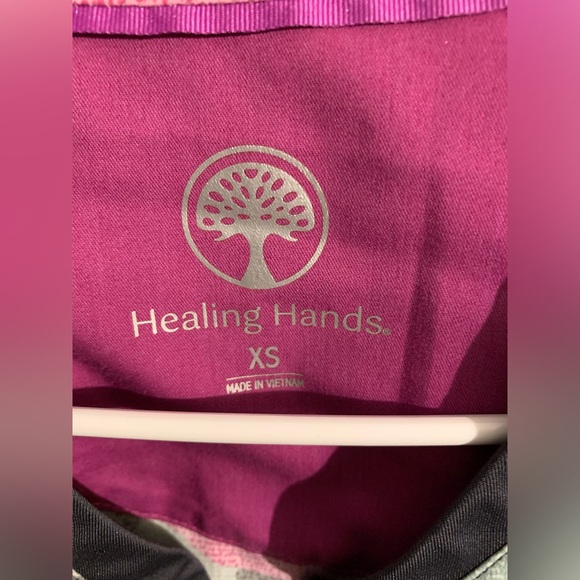 Helping Hand women’s scrubs size XS pink and gray Camo print like new!! - Picture 3 of 3